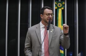 Câmara aprova projeto do Delegado Matheus Laiola que cassa CNH de quem abandonar animais