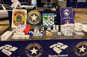 Receita Federal apreende 1.000 ampolas de medicamentos escondidas em carro