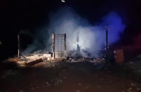Incêndio destrói completamente casa de madeira no distrito de São Salvador, em Cascavel