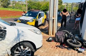 Motociclista é arremessado contra muro em grave acidente na Avenida João Paulo II