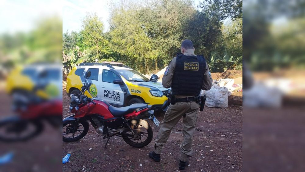 Moto furtada durante a madrugada é encontrada abandonada às margens de córrego em Cascavel Imagem referente a Moto furtada durante a madrugada é encontrada abandonada às margens de córrego em Cascavel