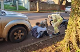 Motociclista fica ferido após colisão com carro na Rua Antonina