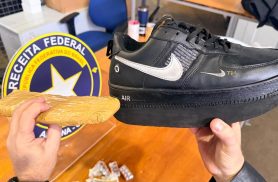 Nike Air 'genérico': Receita Federal encontra remédios em tênis adaptado com sola gigante