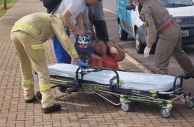 Mulher é atropelada por carro na Avenida Brasil