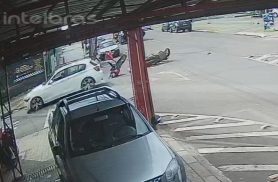 Vídeo de câmera mostra momento em que BMW atravessa preferencial e colide com moto em Cascavel