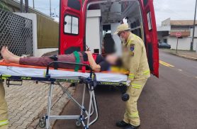 Mulher de 64 anos é socorrida após queda em residência no Guarujá