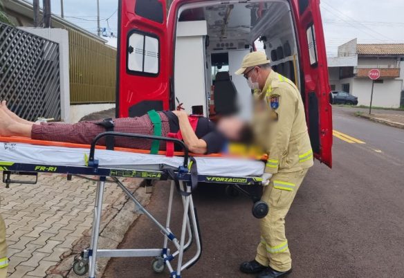 Mulher de 64 anos é socorrida após queda em residência no Guarujá