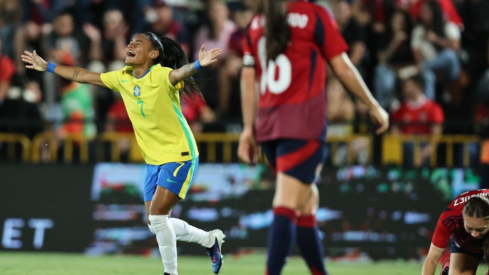 Câmara aprova lei com medidas para promover futebol feminino no país Imagem referente a Câmara aprova lei com medidas para promover futebol feminino no país