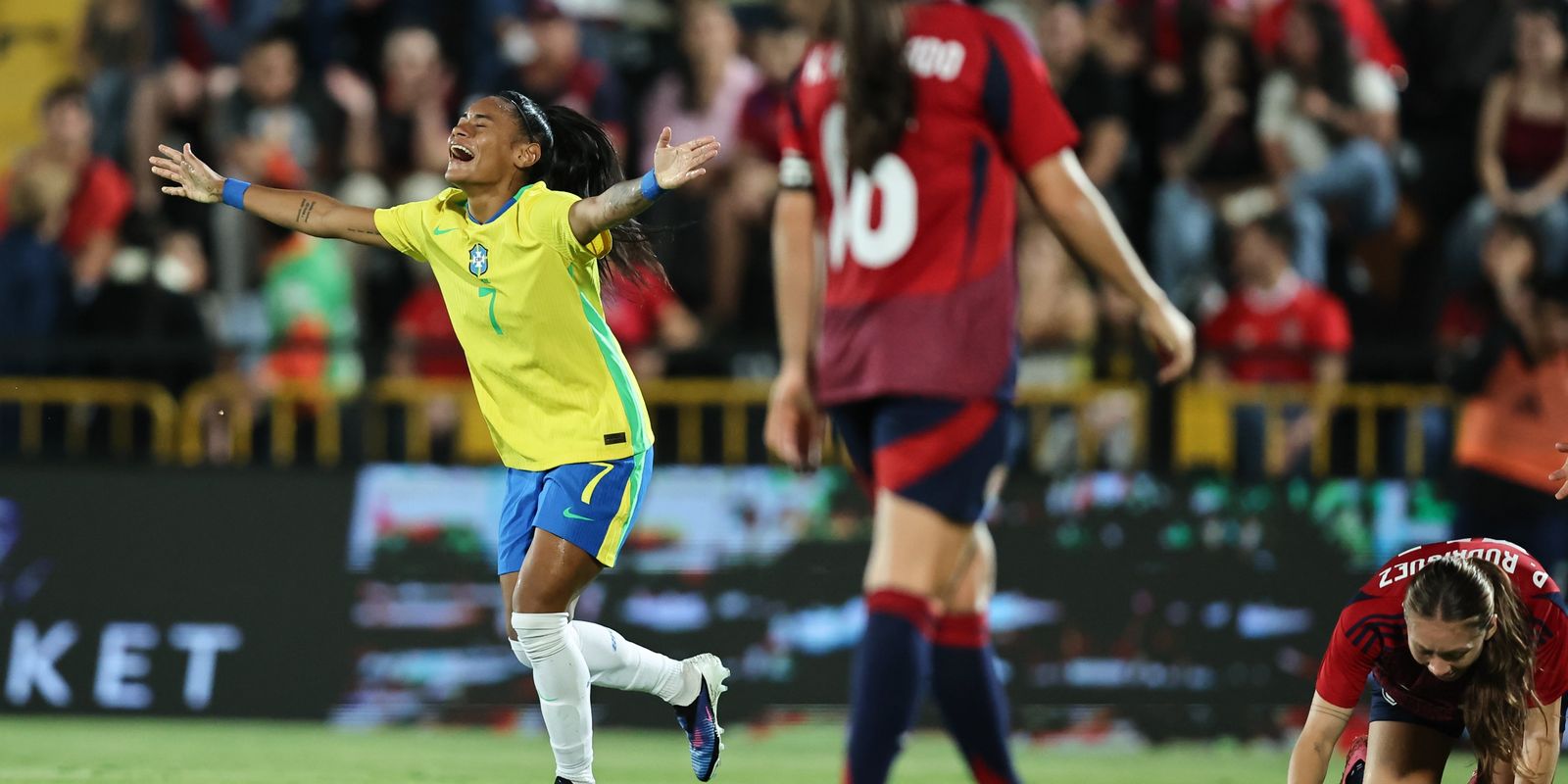 Imagem referente a Câmara aprova lei com medidas para promover futebol feminino no país