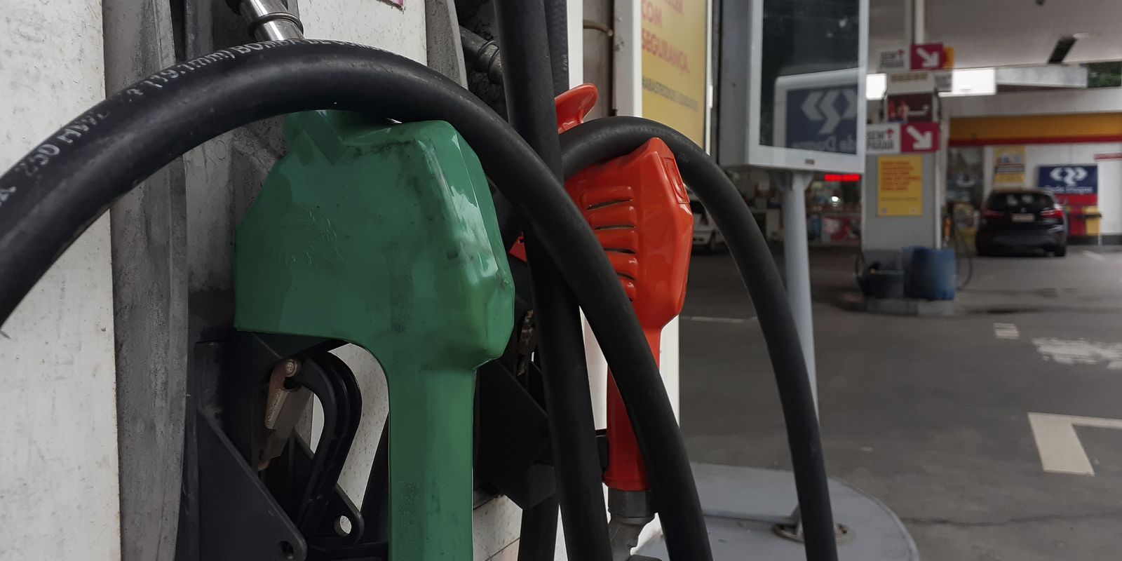 Imagem referente a Segunda maior refinaria do país reduz preço da gasolina em 11,3%