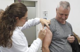 Mais de 70 mil pessoas dos grupos prioritários ainda não se vacinaram contra a gripe em Cascavel