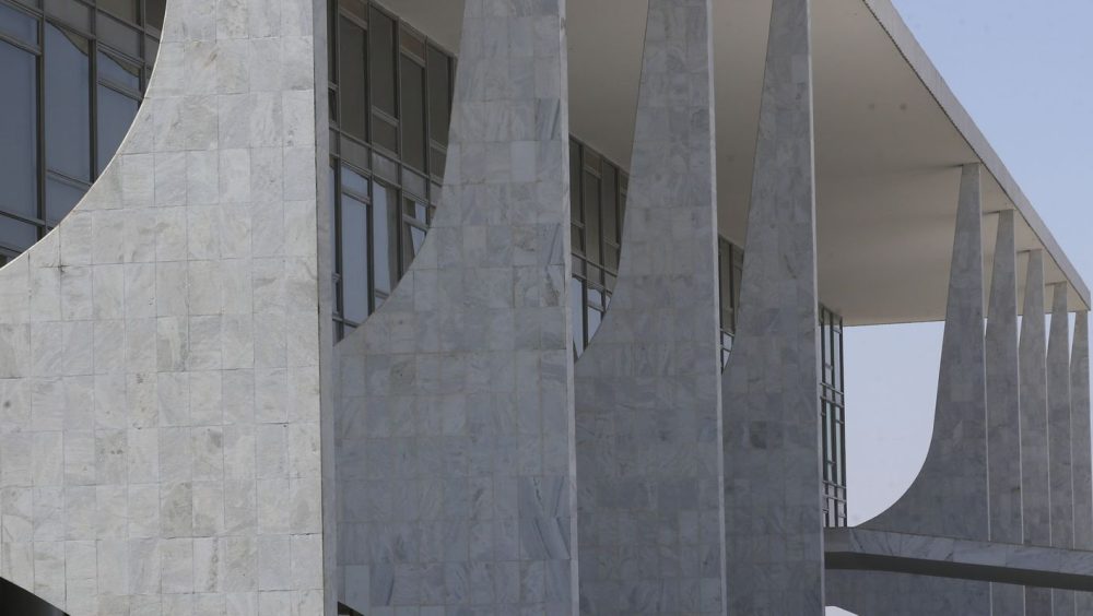 Governo abre processo de reciprocidade contra tarifas dos EUA Imagem referente a Governo abre processo de reciprocidade contra tarifas dos EUA