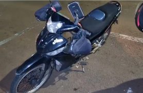 Mulher fica ferida após queda de moto na Rua Itália