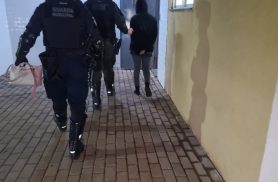 Mandado por dívida de pensão alimentícia leva mulher de 32 anos à prisão em Cascavel