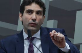 Galípolo critica empresas que pressionam para usar FGC