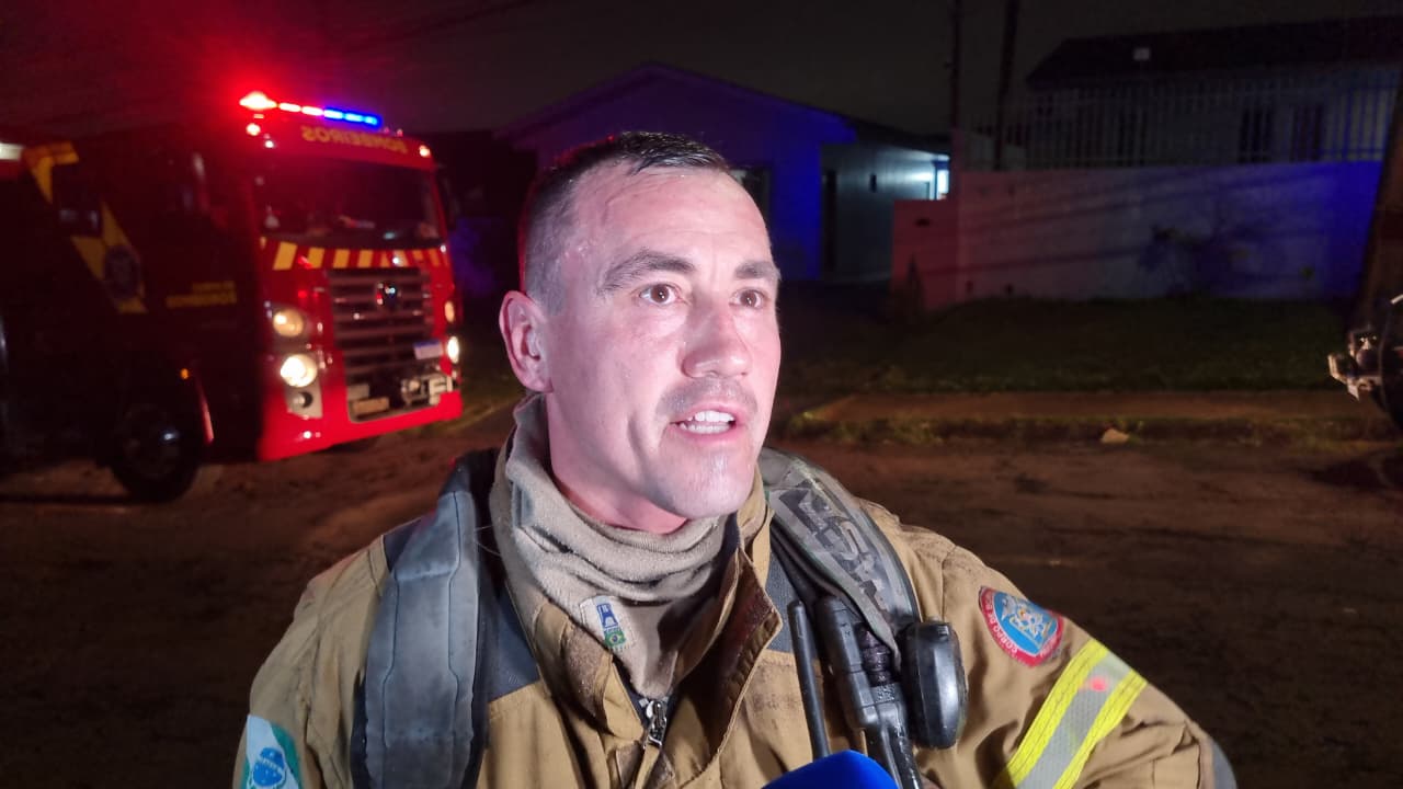 “O fogo já estava em fase de desenvolvimento”, diz tenente após incêndio em residência em Cascavel