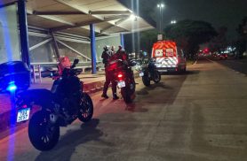 Homem em surto é contido pela Guarda Municipal após avançar contra ciclista em Cascavel