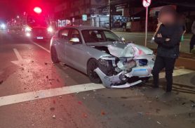 BMW bate na traseira de Polo e motorista sem CNH é detido em Cascavel