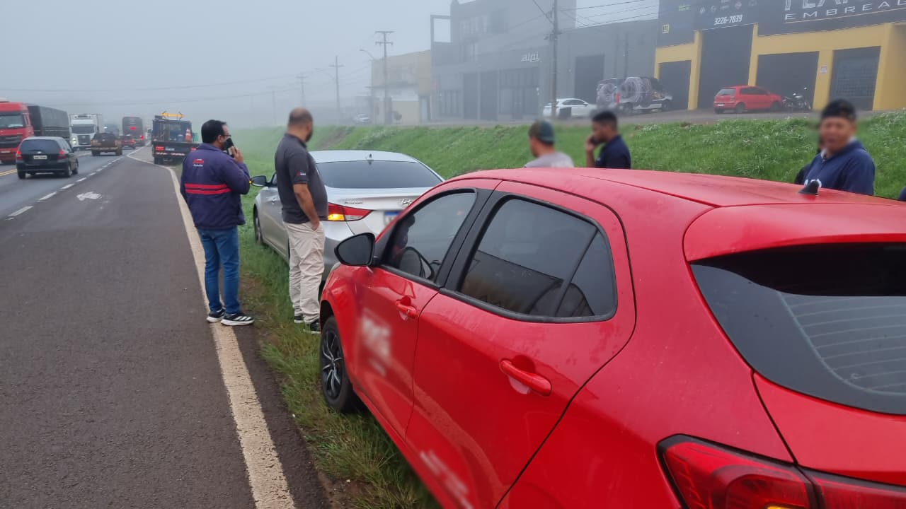 Argo e Elantra se envolvem em acidente na BR-277, em Cascavel