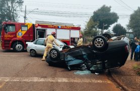 Elba capota após forte batida com Classic no Bairro Floresta