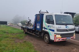Motociclista fica ilesa após colisão com carro na BR-277, em Cascavel