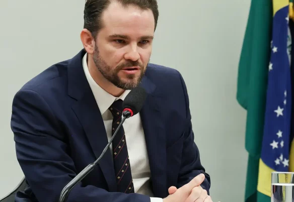 Fazenda libera empréstimo com aval da União de R$ 12,9 bilhões Fazenda libera empréstimo com aval da União de R$ 12,9 bilhões