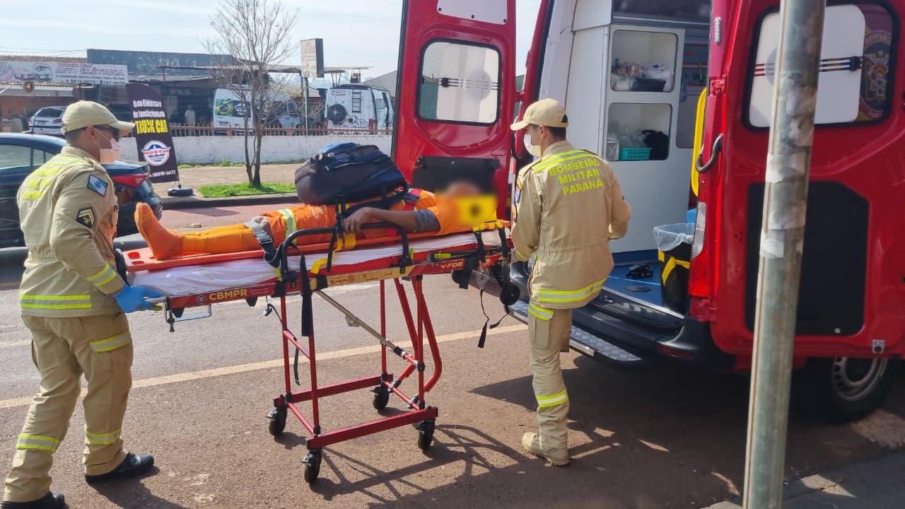 Homem torce o pé ao pular de caminhão no Santa Cruz