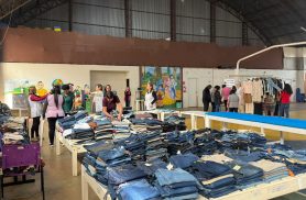 Bazar Outlet Jeans reúne cerca de 1.500 peças na APAE de Cascavel Bazar Outlet Jeans reúne cerca de 1.500 peças na APAE de Cascavel