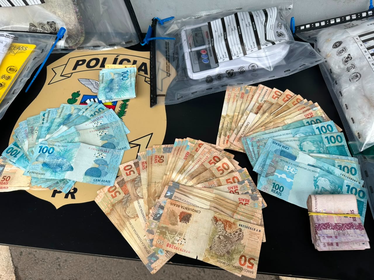 Imagem referente a PCPR cumpre 24 mandados contra suspeitos de disputa pelo controle do tráfico em Curitiba