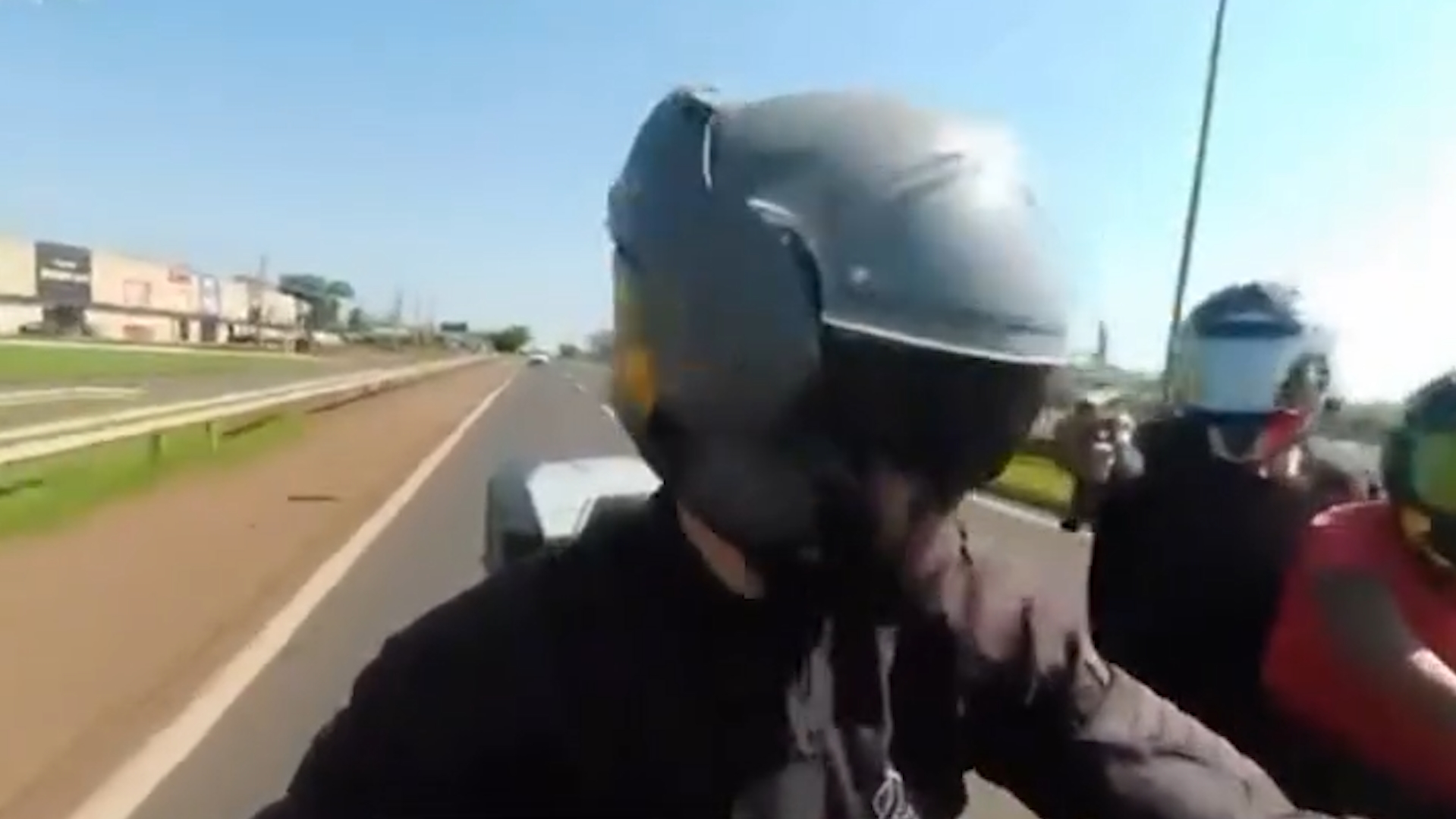 Dupla armada tenta roubar motocicleta na BR-277, em Foz do Iguaçu