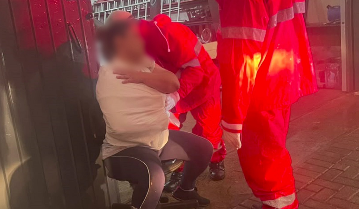 Patinete elétrico quase provoca tragédia e mulher acaba ferida ao tentar desviar