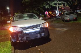 Batida entre Ônix e Palio deixa homem ferido em Cascavel Batida entre Ônix e Palio deixa homem ferido em Cascavel