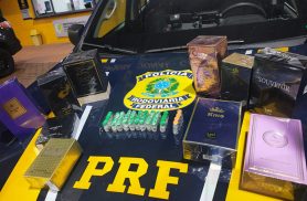 PRF apreende bebidas, perfumes e medicamentos contrabandeados em furgão na BR-277, em Cascavel