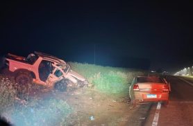 Colisão frontal entre Oroch e Vectra deixa feridos na PR-495, em Pato Bragado