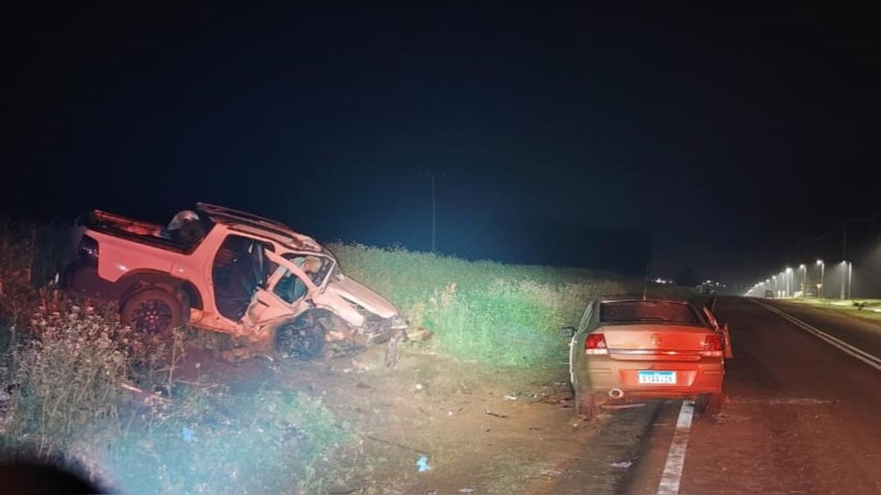 Imagem referente a Colisão frontal entre Oroch e Vectra deixa feridos na PR-495, em Pato Bragado