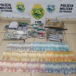 Imagem relativa a PM prende dois homens e apreende quase 3,5 kg de drogas e R$ 8 mil em Pato Branco