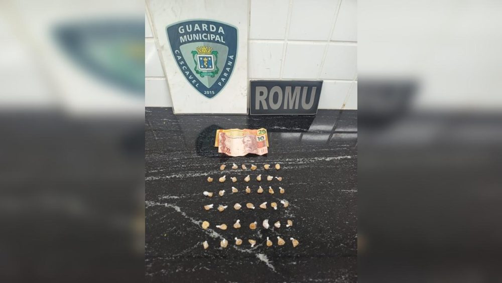 Guarda Municipal de Cascavel apreende drogas no bairro Julieta Bueno após perseguição Imagem referente a Guarda Municipal de Cascavel apreende drogas no bairro Julieta Bueno após perseguição