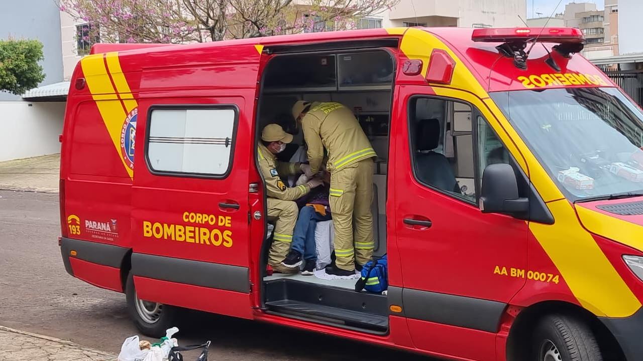 Idosa de 76 anos fica ferida após cair na Rua Presidente Bernardes, em Cascavel