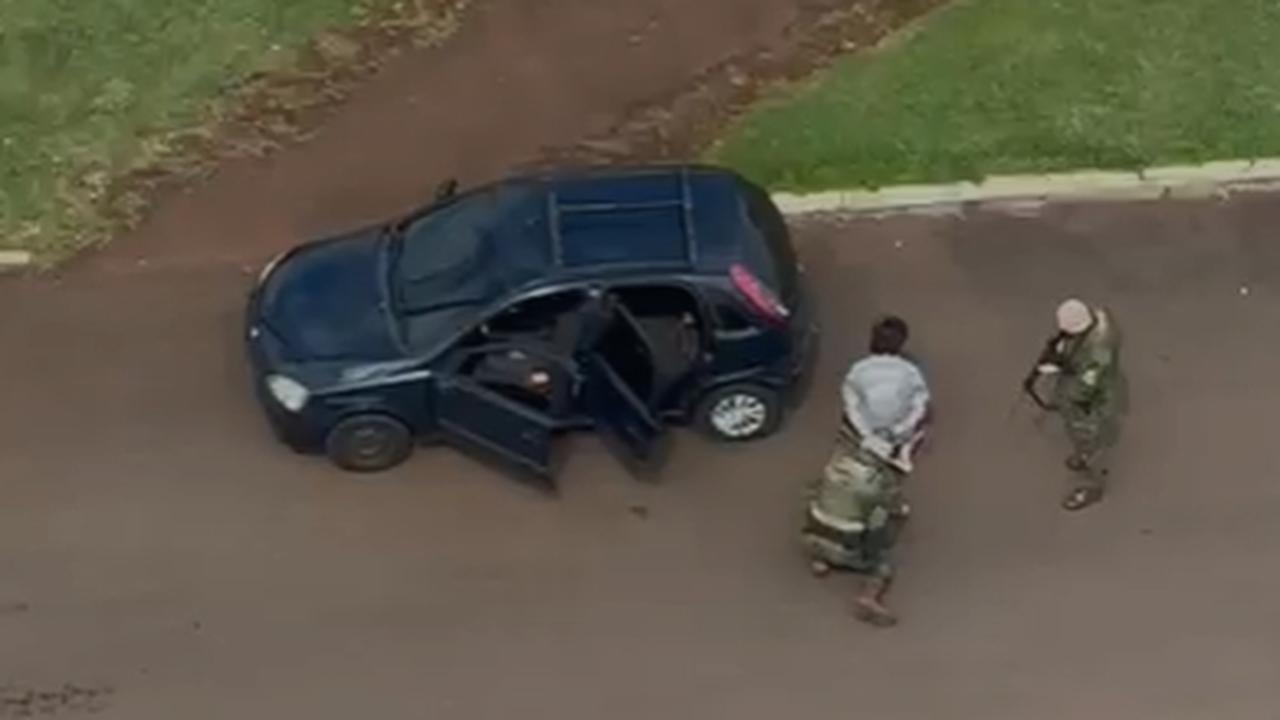 PM apreende 147 kg de maconha em carro na BR-277, em Santa Tereza do Oeste
