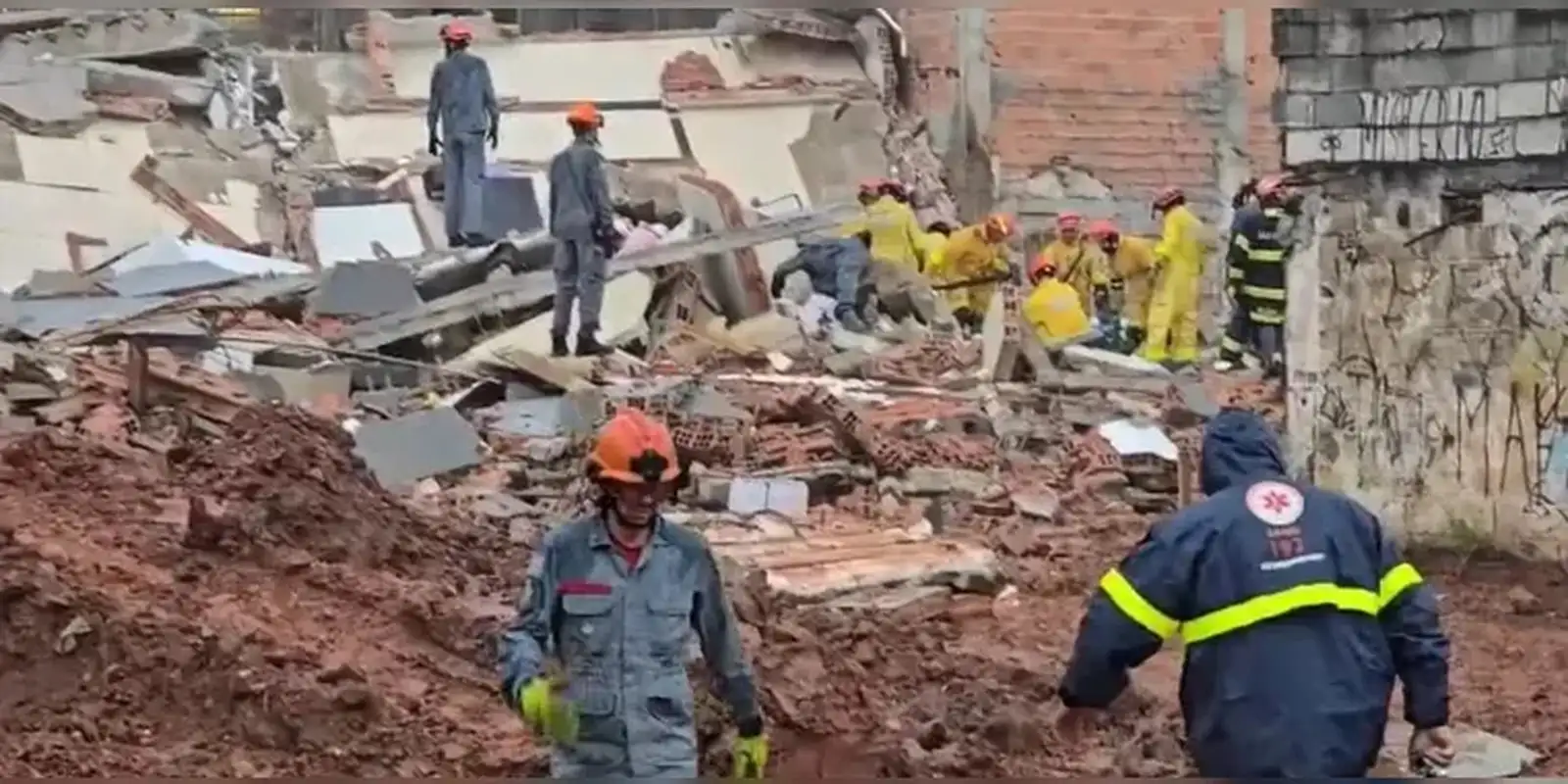 Imagem referente a Prédio desaba em São Bernardo do Campo e deixa cinco feridos