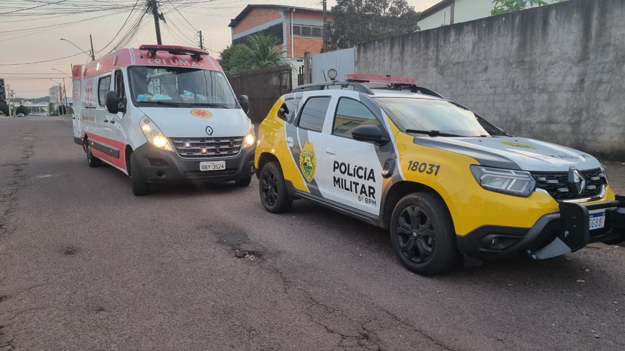 Mulher em surto mobiliza PM e Samu após moradores pedirem ajuda no Bairro Alto Alegre em Cascavel