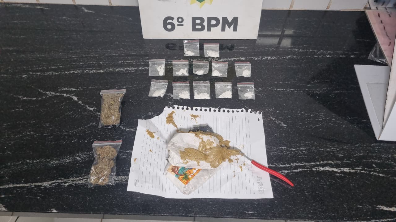 Denúncia de tráfico leva Pelotão de Choque a imóvel e resulta na apreensão de drogas em Cascavel