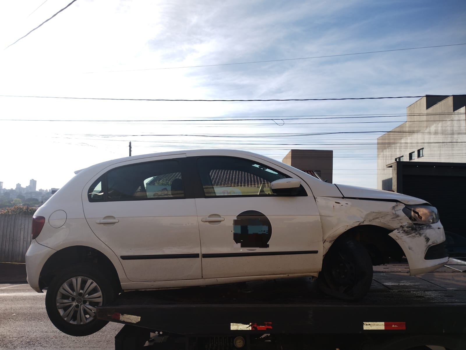 Motorista embriagado e sem CNH bate Gol contra dois veículos em Cascavel