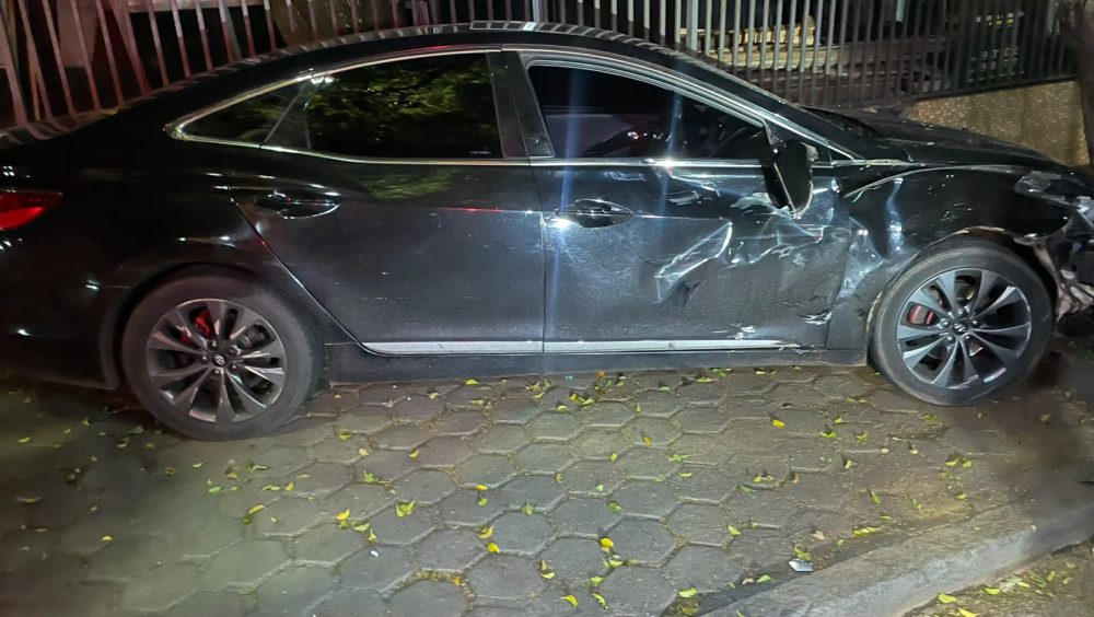 Adolescente conduzia Azera envolvido em forte acidente no Bairro Neva Imagem referente a Adolescente conduzia Azera envolvido em forte acidente no Bairro Neva