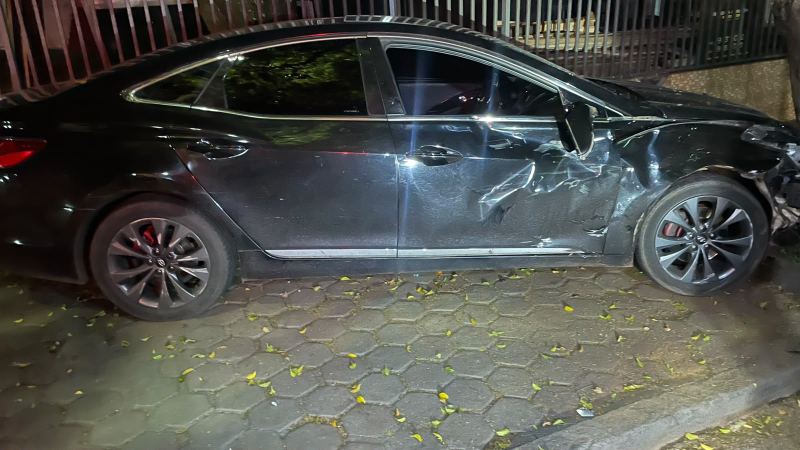 Imagem referente a Adolescente conduzia Azera envolvido em forte acidente no Bairro Neva