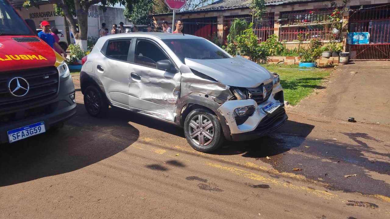 Acidente entre três carros mobiliza o Siate no Cascavel Velho