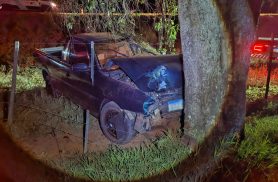 Saveiro sai da pista e deixa duas pessoas feridas na PRc-272, em Iporã