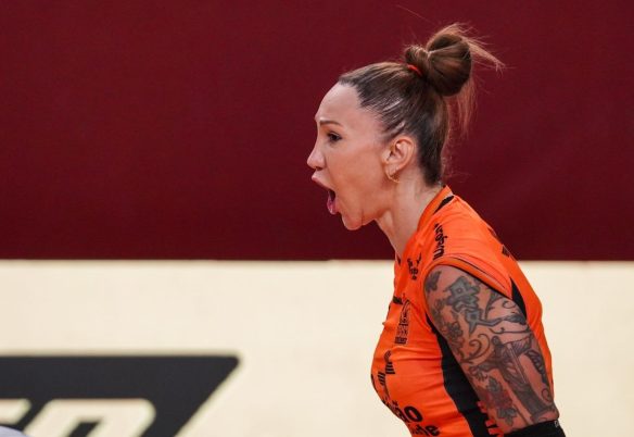 Tifanny se pronuncia após regra que veta trans no vôlei: "Retrocesso"