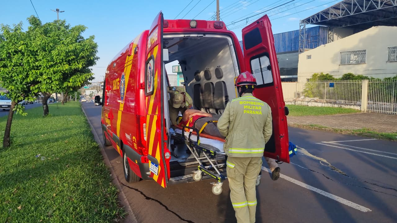 Acidente com moto deixam duas vítimas na Avenida Rocha Pombo, em Cascavel