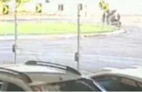 Novas imagens mostram moto elétrica fechando motociclistas e fugindo de acidente